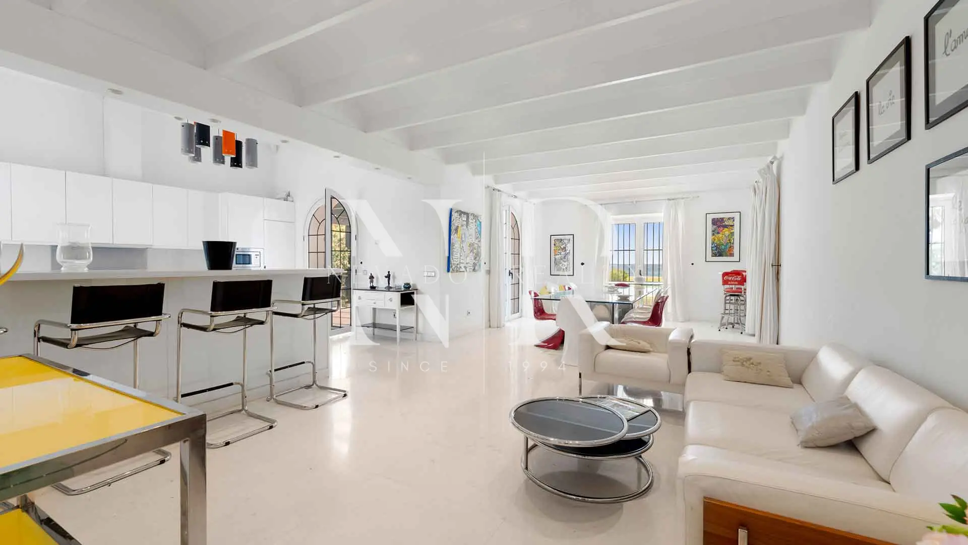 Beachfront villa in Estepona with a large plot, for sale