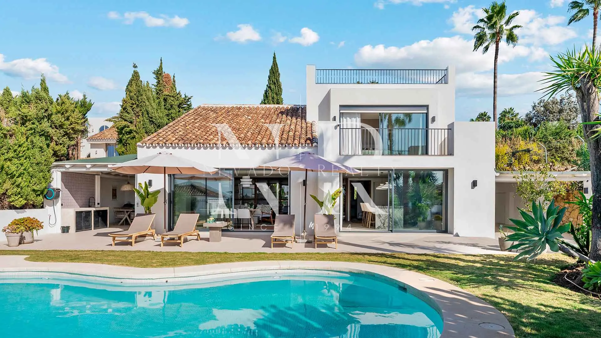 Villa in Nueva Andalucía with Golf Valley Views for Sale