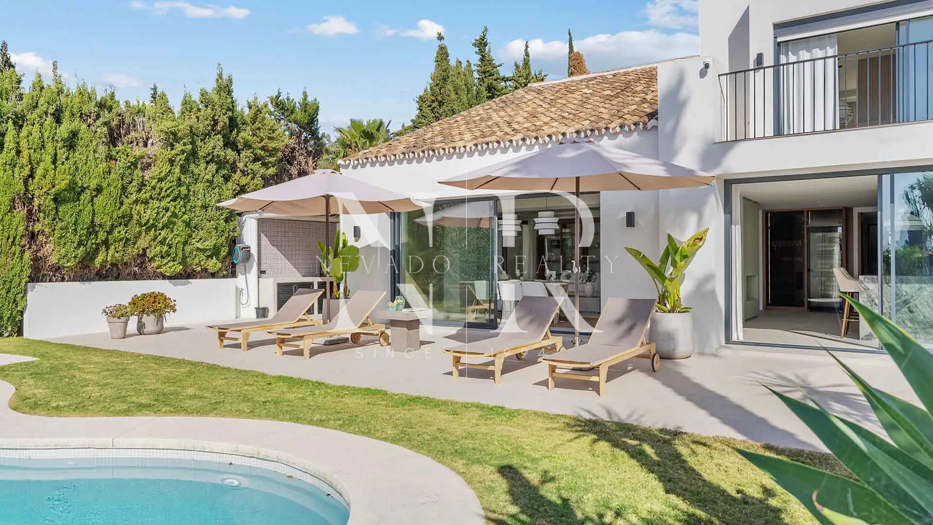 Villa in Nueva Andalucía with Golf Valley Views for Sale