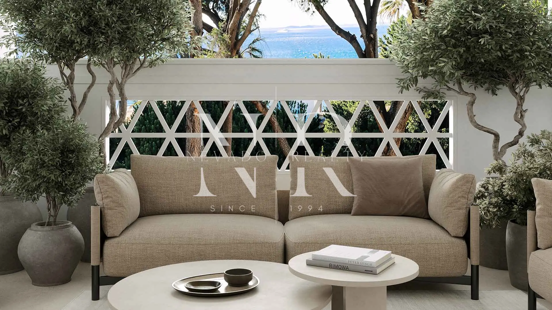 Elegant apartment with sea views in Playas del Duque, Puerto Banús, for sale