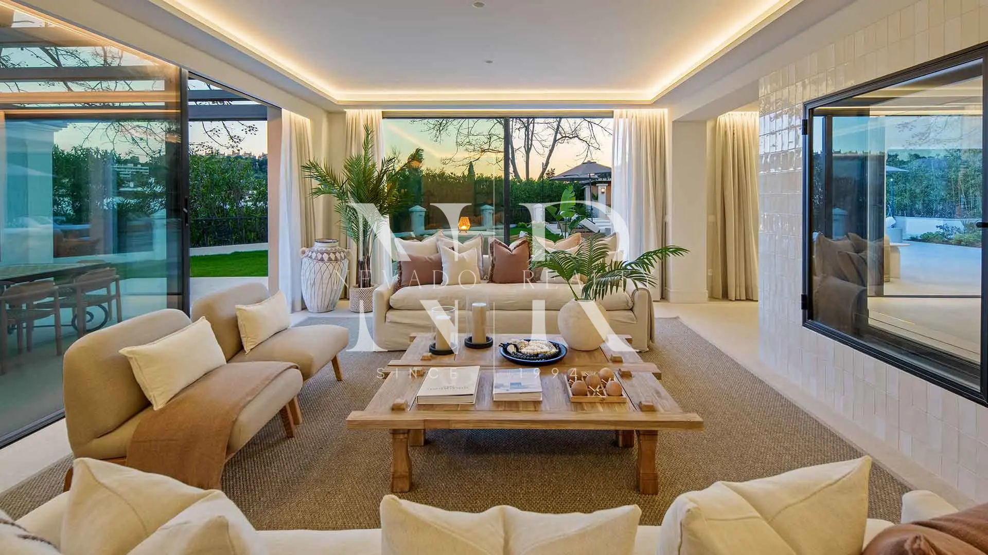 Villa en première ligne de golf à Los Naranjos Golf Club, Nueva Andalucía, à vendre