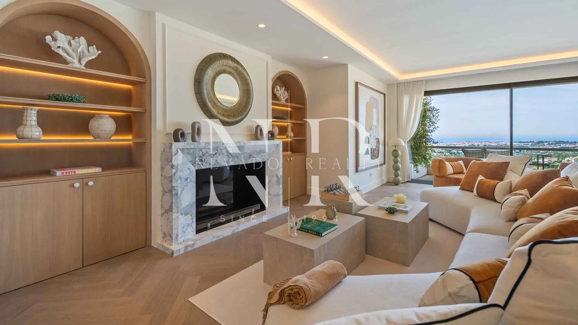 Penthouse with sea views for sale in Nueva Andalucía