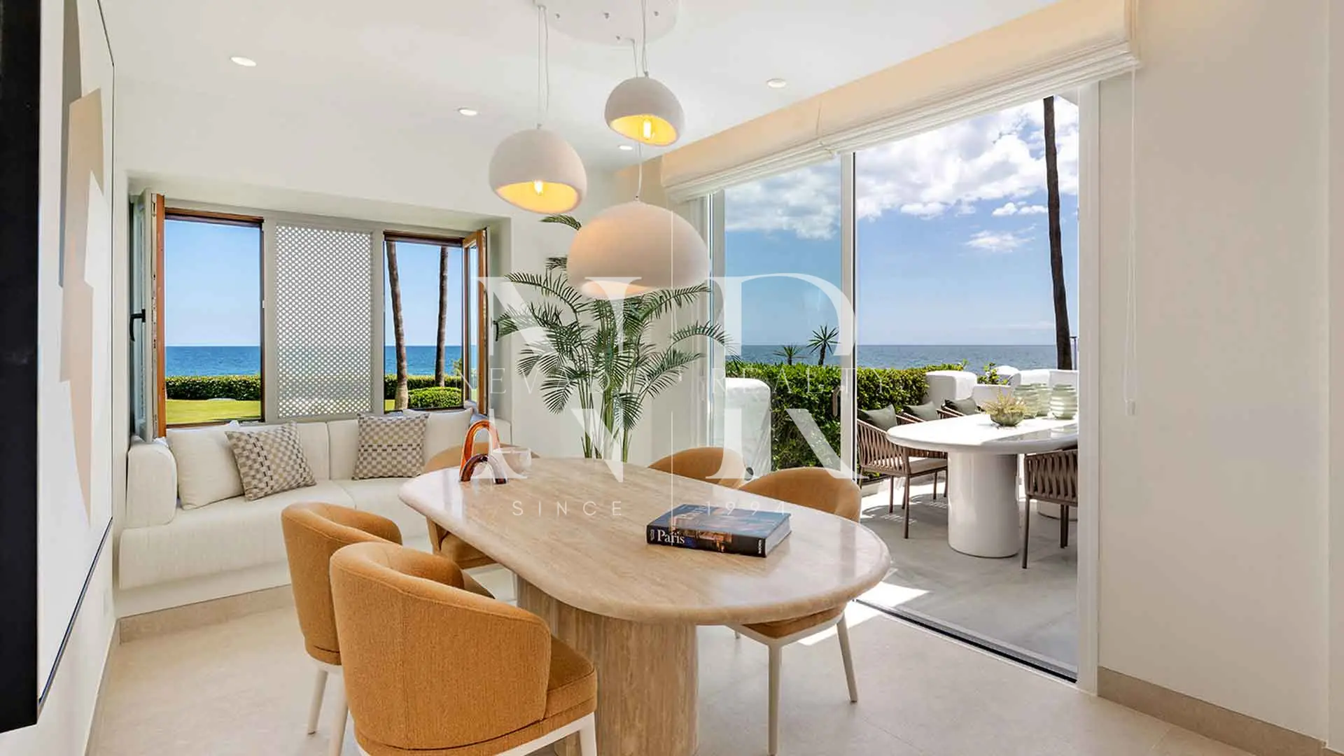 Apartment in Alcazaba Beach, on the beachfront, Estepona, for sale