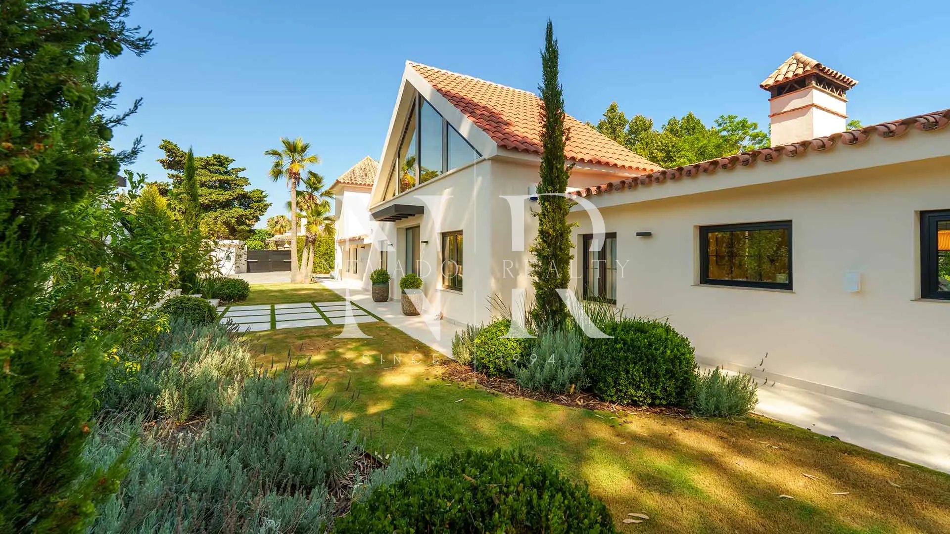Villa for sale in Puerto Banús, Marbella, beach side