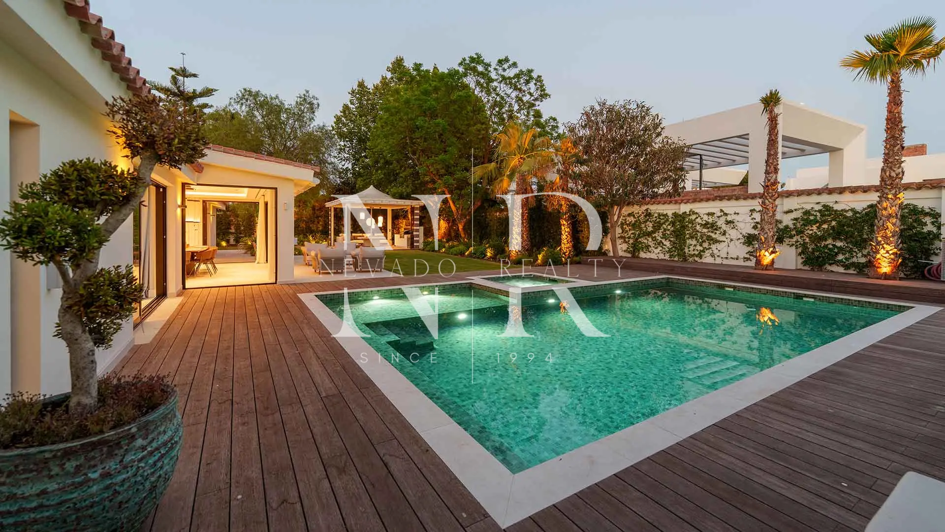 Villa for sale in Puerto Banús, Marbella, beach side