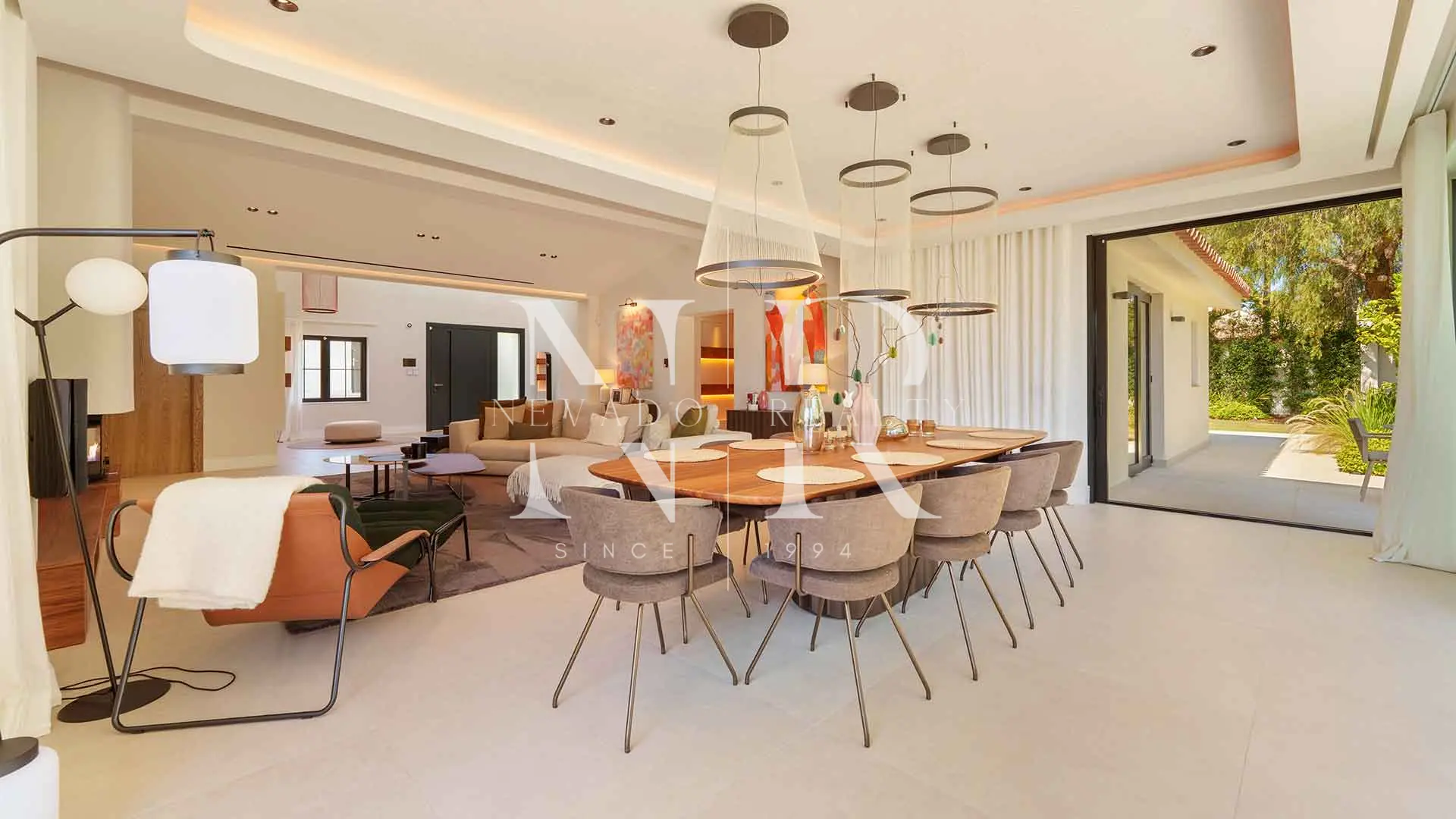Villa for sale in Puerto Banús, Marbella, beach side