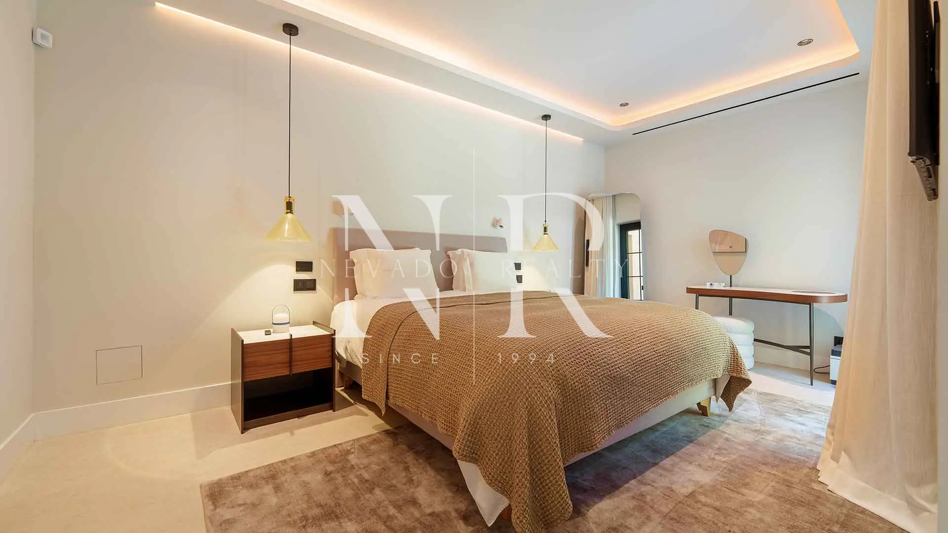 Villa for sale in Puerto Banús, Marbella, beach side