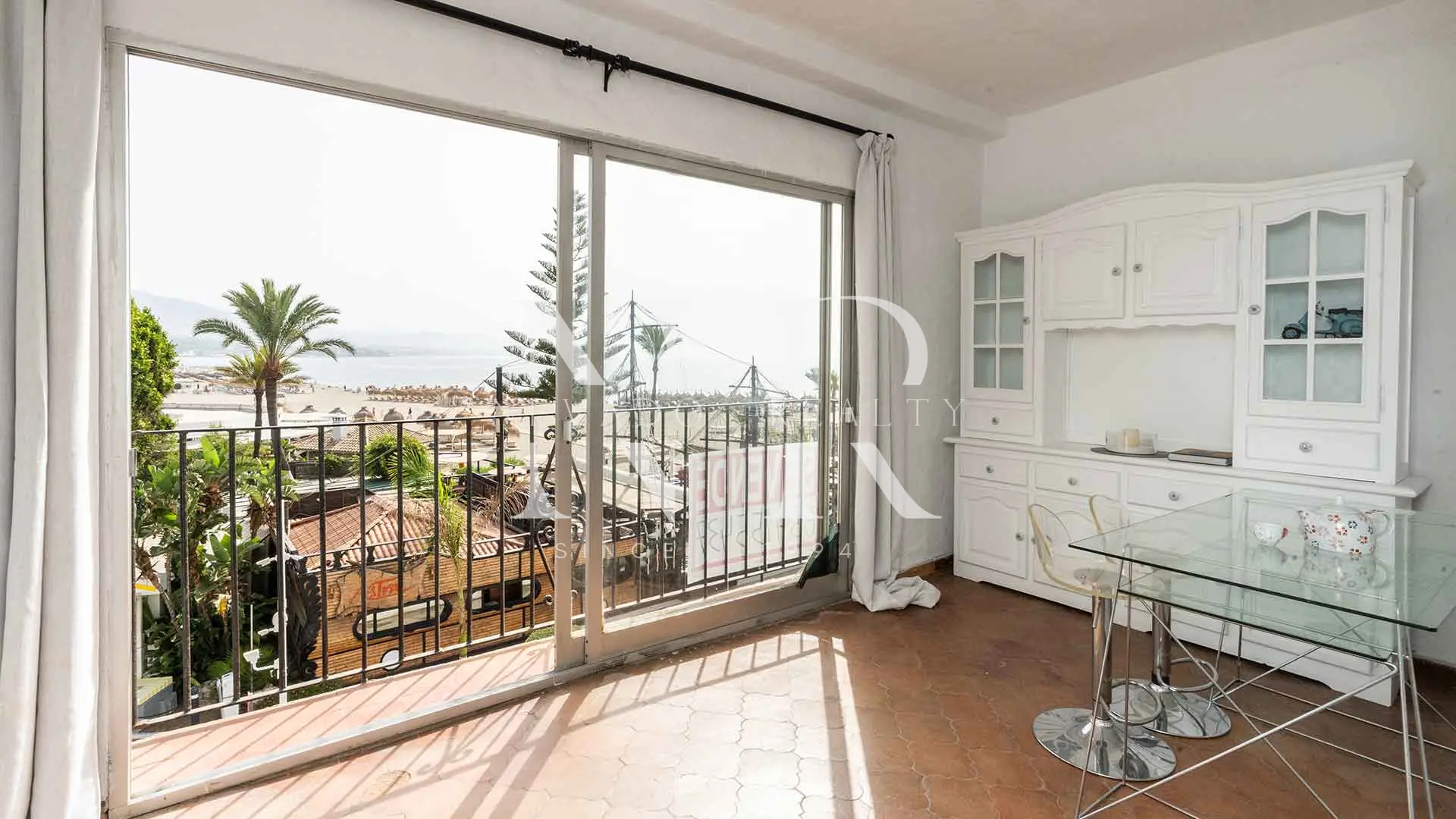 Apartment with sea views for sale in Puerto Banús