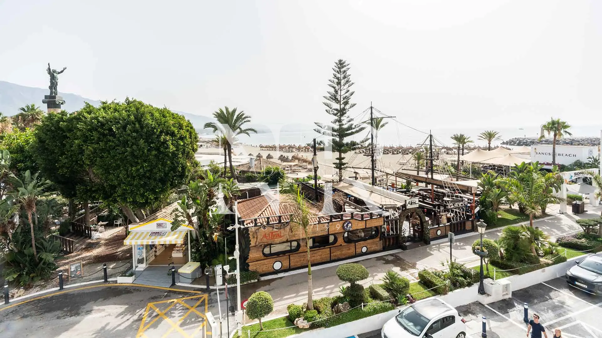 Apartment with sea views for sale in Puerto Banús