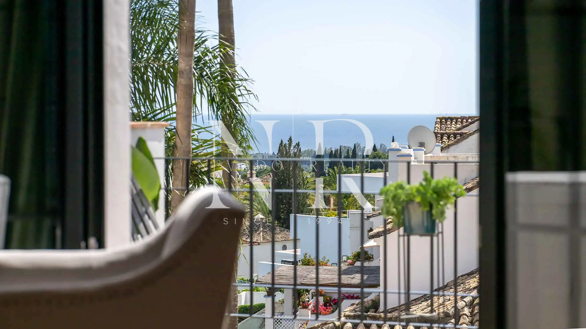 Maison de ville avec vue sur la mer à Marbella Hill Club, Marbella, à vendre