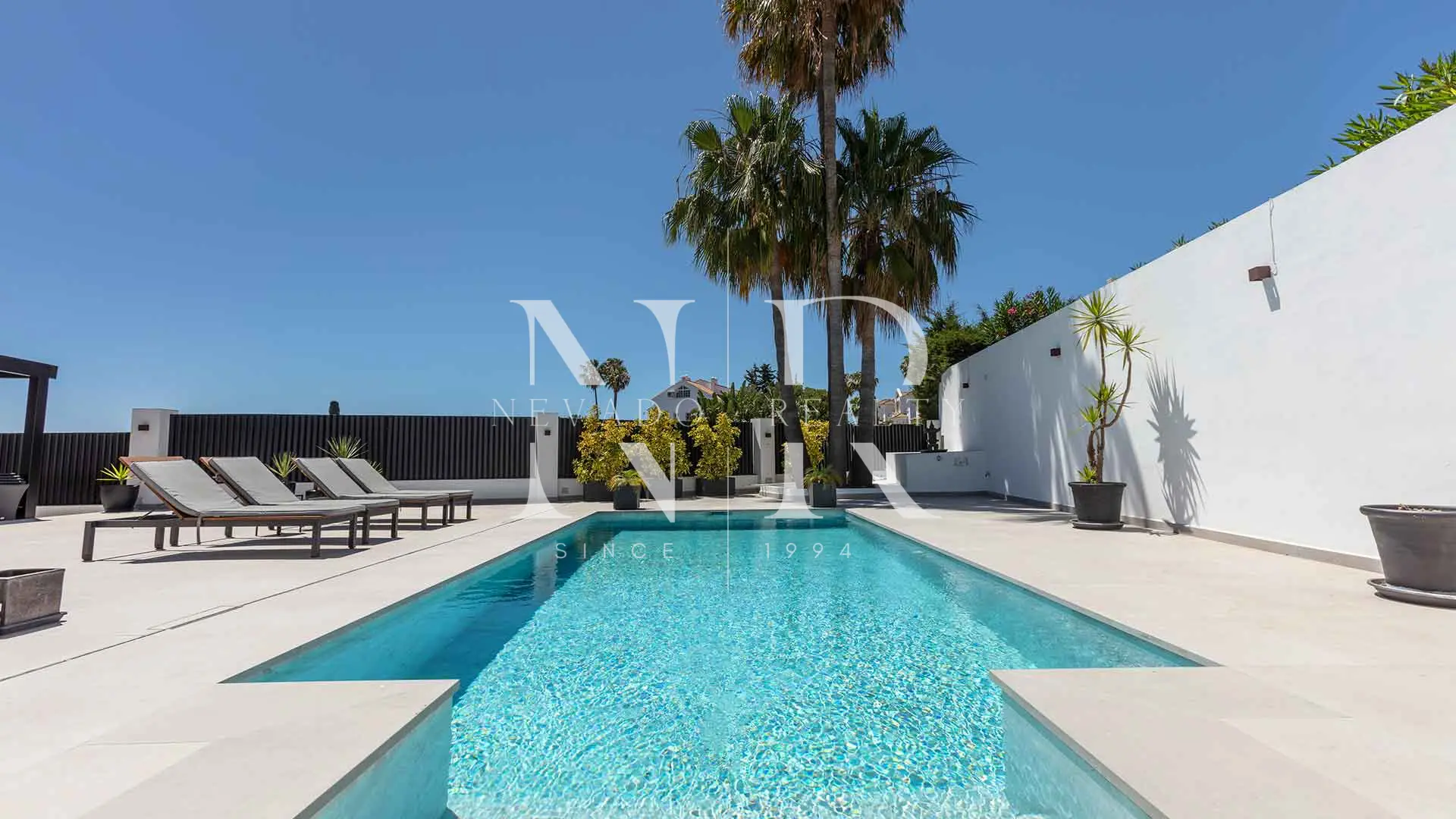 Sea view villa for sale in Atalaya, Estepona