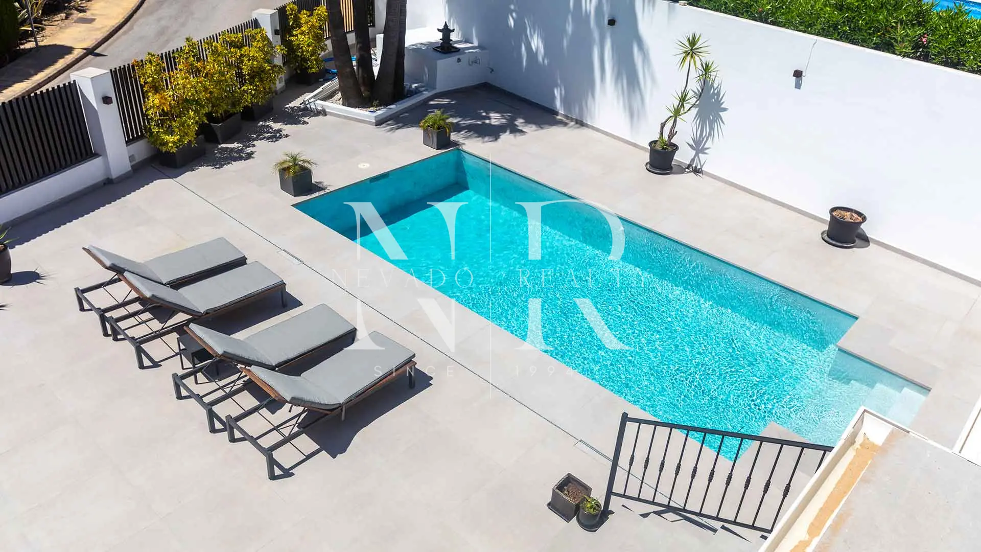 Sea view villa for sale in Atalaya, Estepona