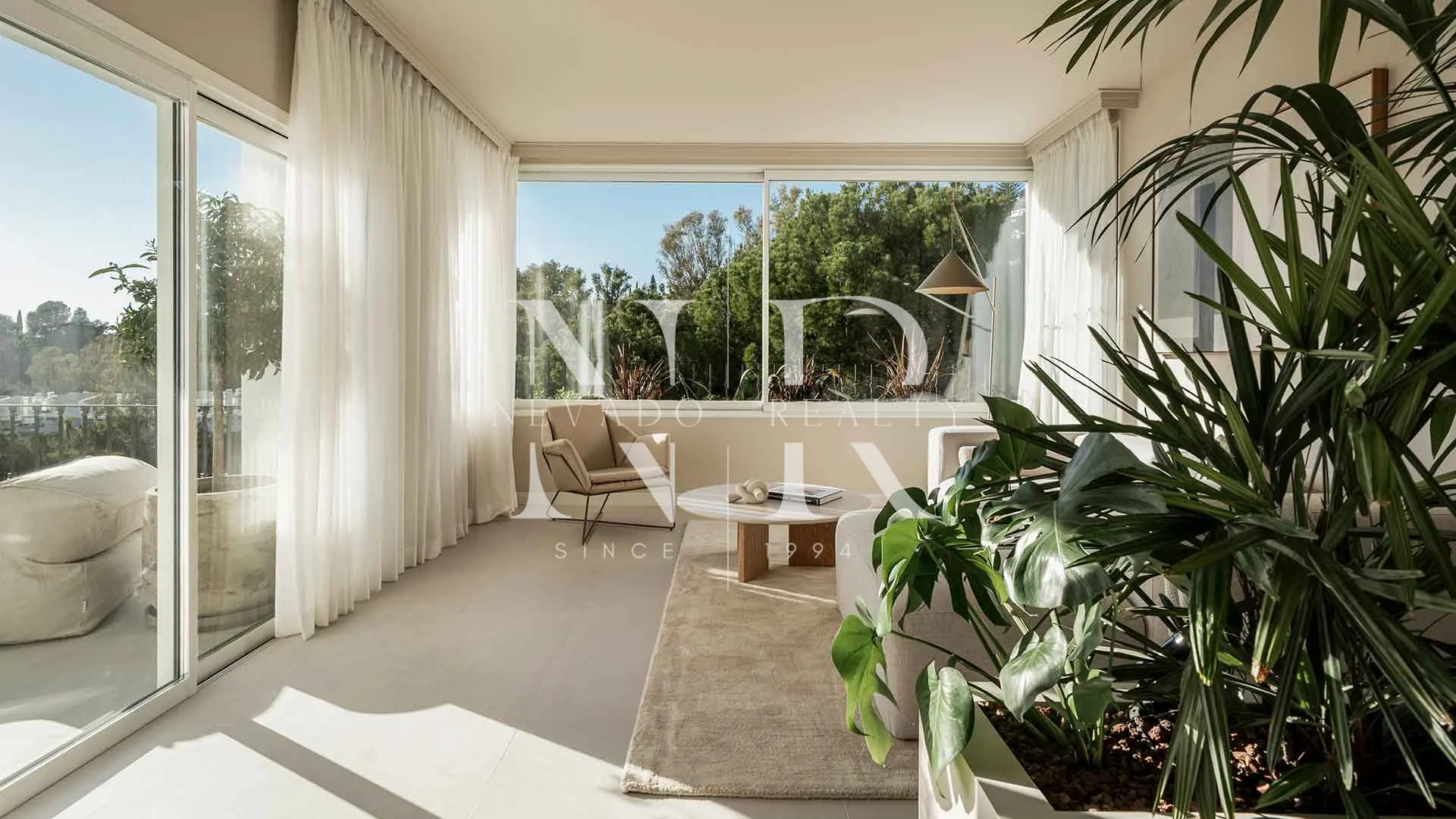Apartment with views of La Quinta Golf & Country Club, Benahavís, for sale