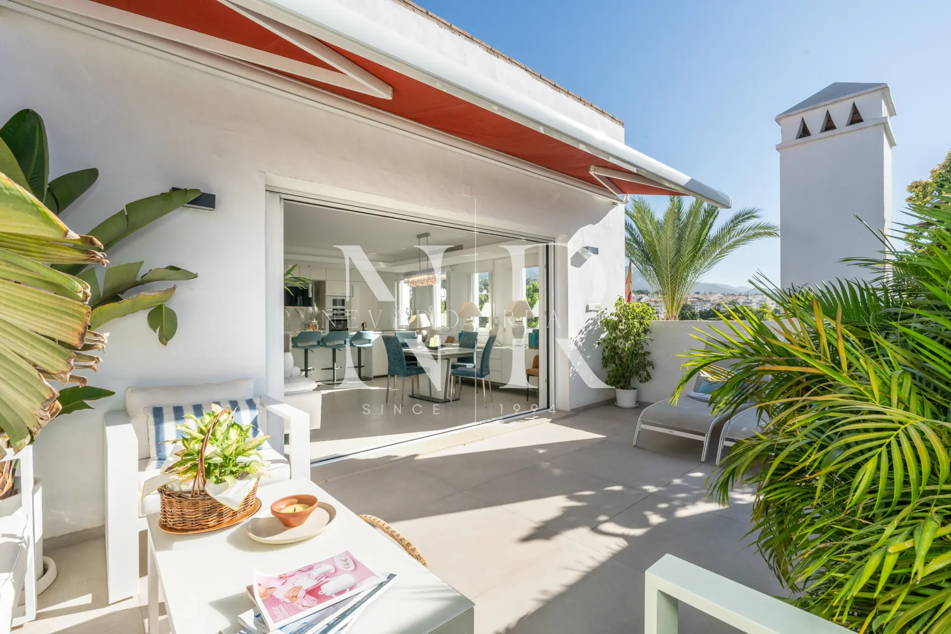 Fully refurbished penthouse in the Las Cañas Beach residential complex