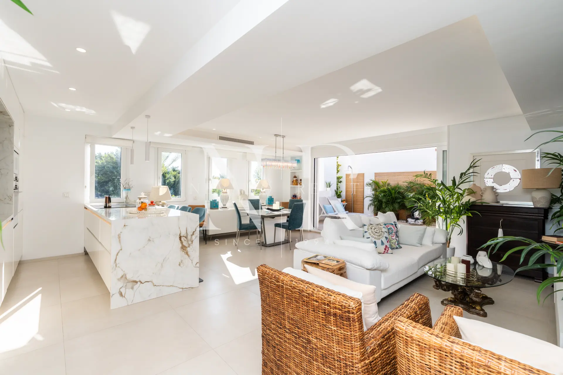 Fully refurbished penthouse in the Las Cañas Beach residential complex