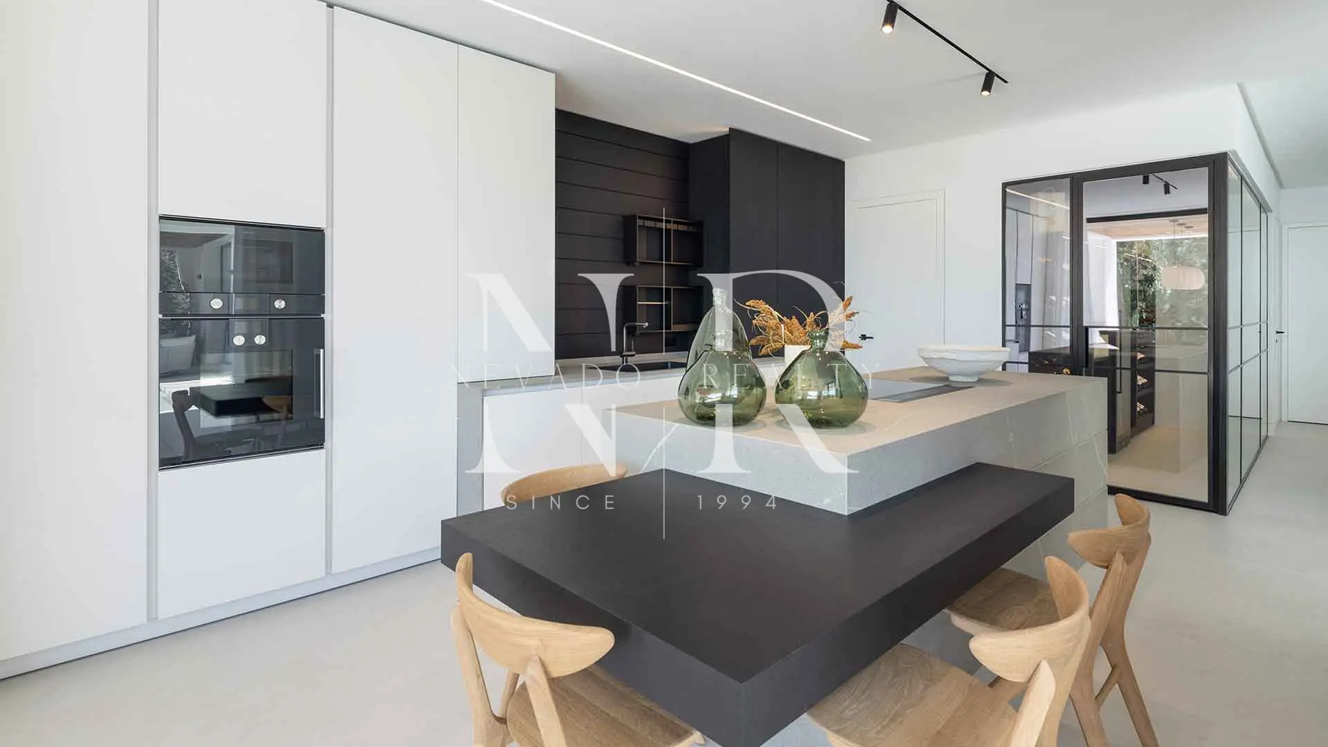 Villa with sea views in La Quinta, Benahavís for sale