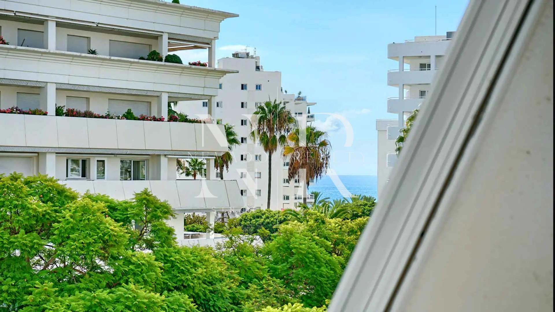 Appartement de deuxième ligne sur la plage dans l'urbanisation de Marbella House à vendre
