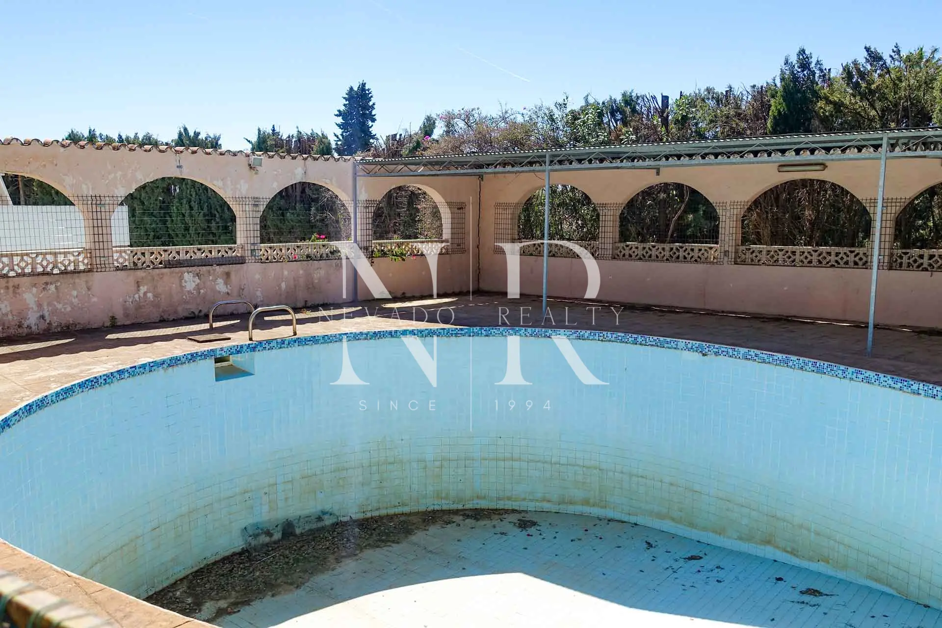 Villa a reformar en Marbella muy cerca de la ciudad en venta