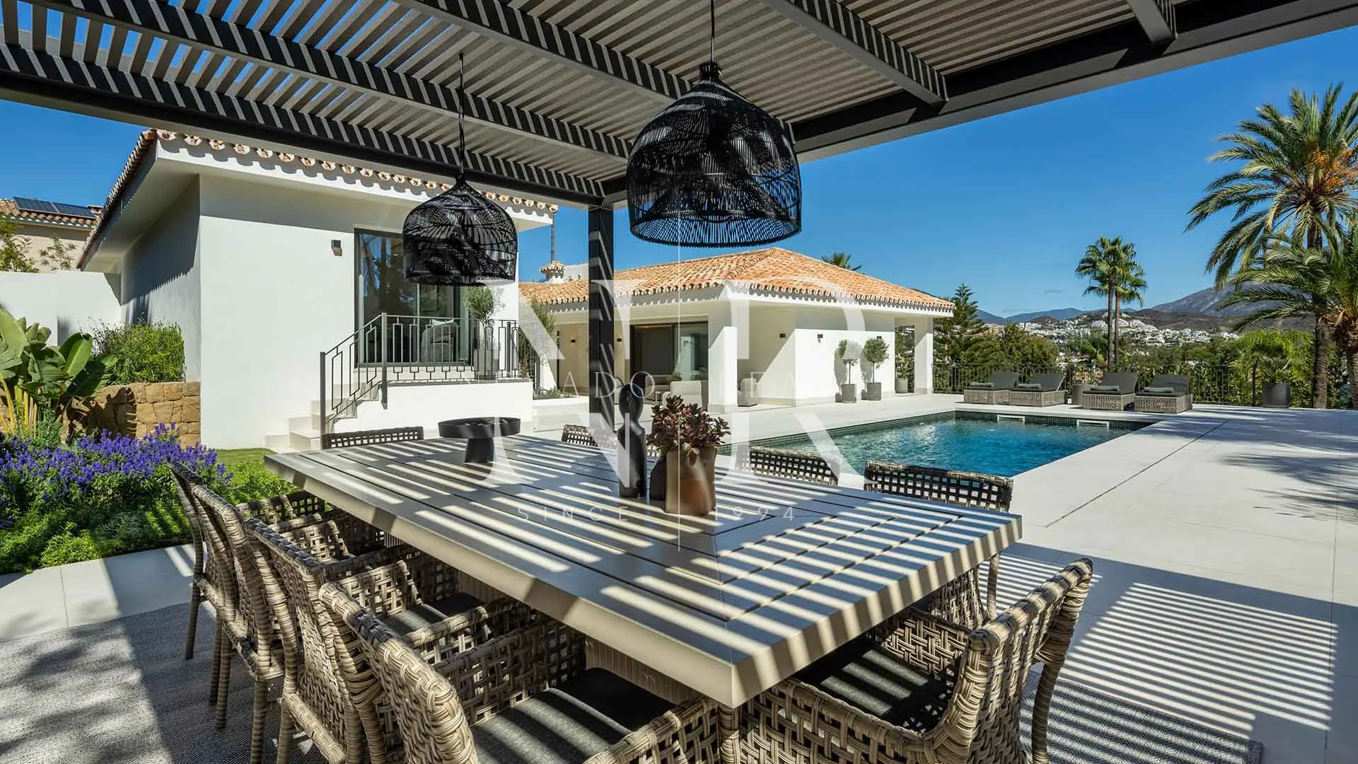 Villa en Nueva Andalucía en Las Brisas Golf con vistas panorámicas en venta