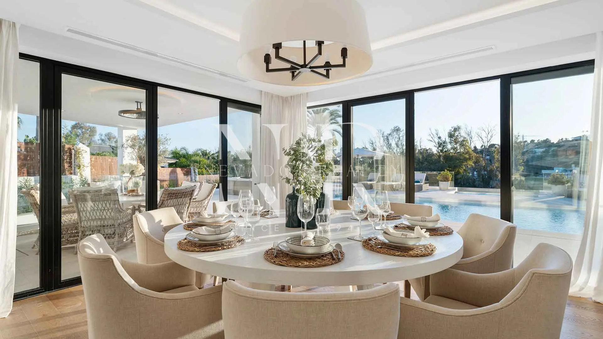 Villa en Los Naranjos Golf Club en primera línea de golf en venta