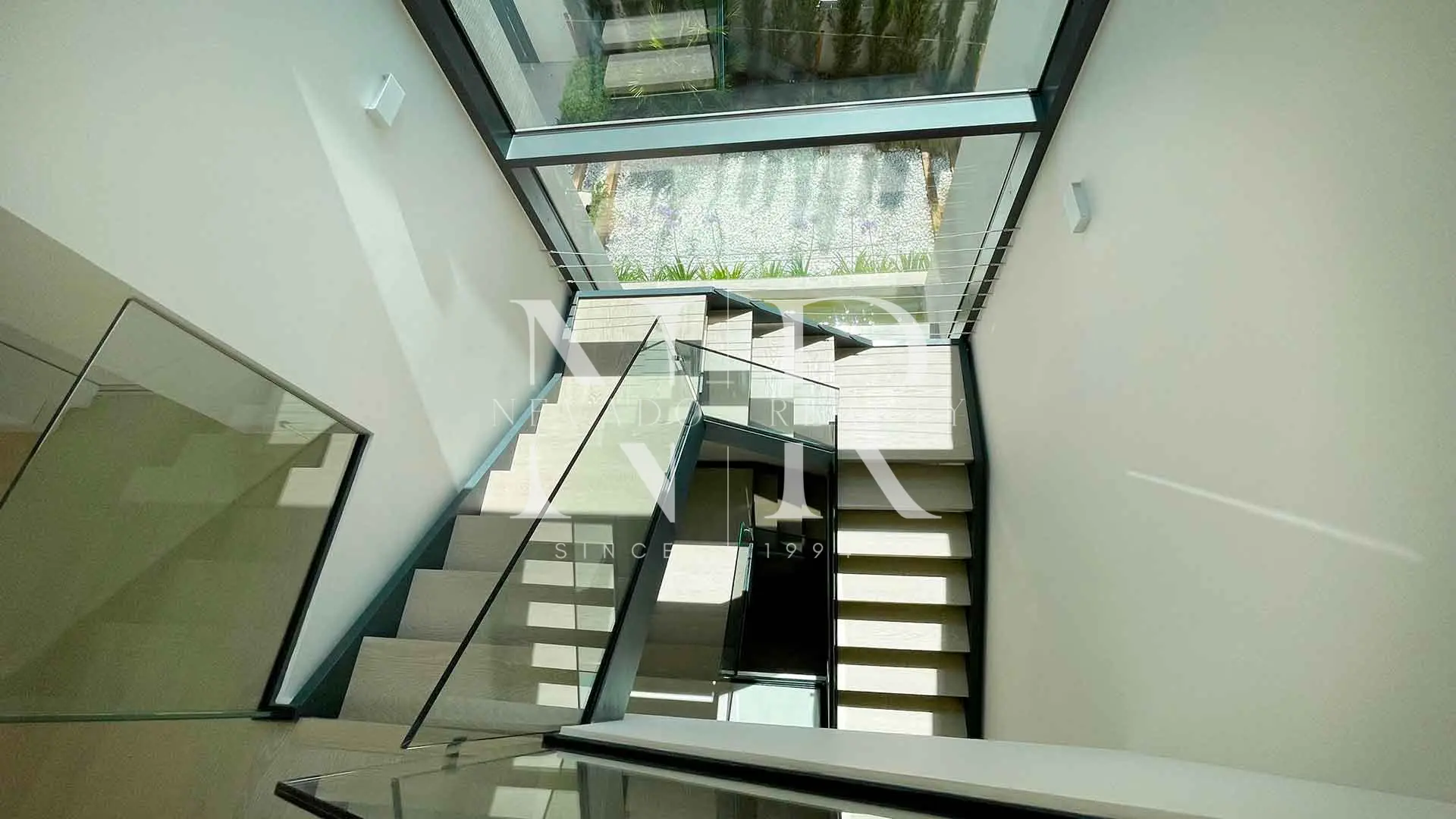 Villa en Milla de Oro de diseño moderno en venta