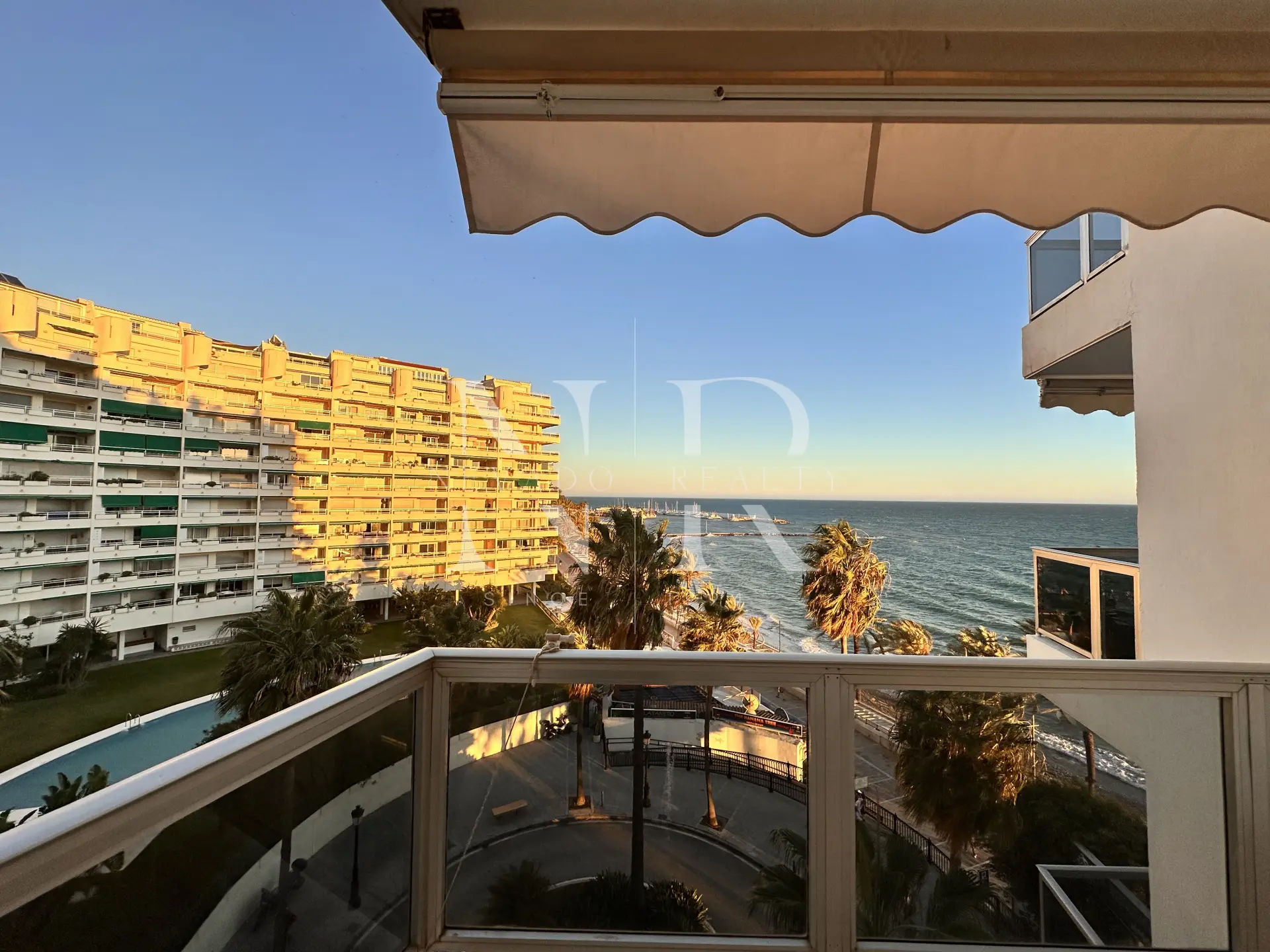 Apartment front sea for short term rent in Marbella centre