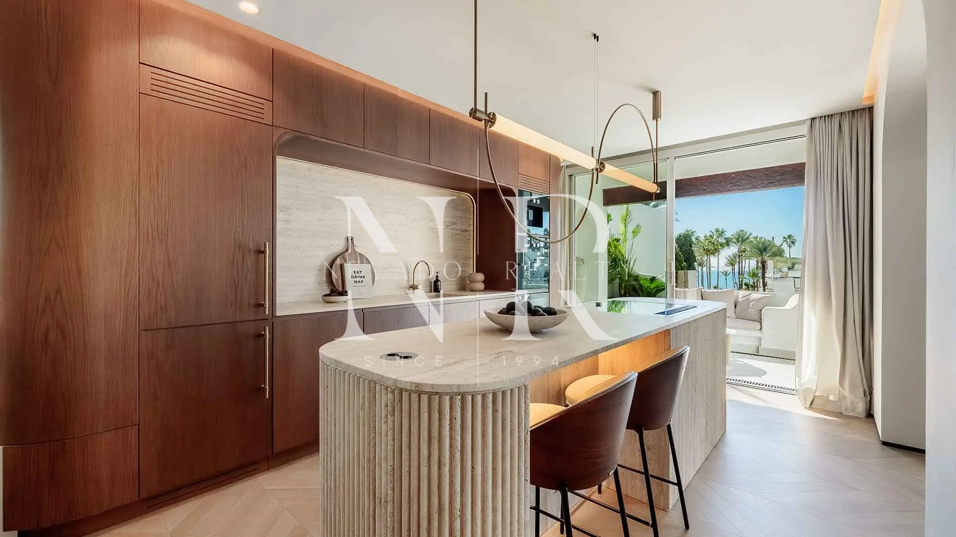 Penthouse entièrement rénové en front de mer dans l'Urbanisation Alcazaba Beach à vendre