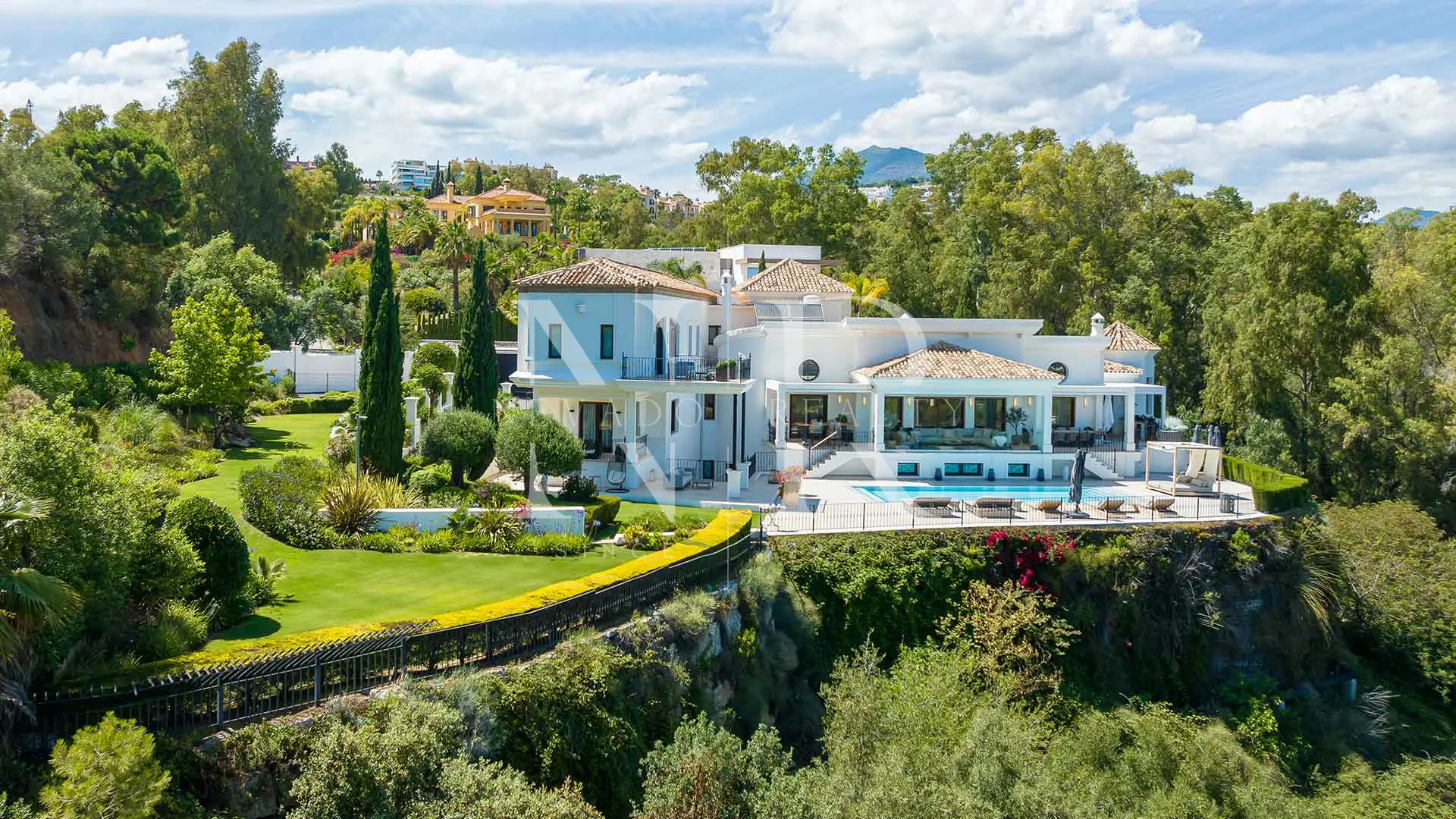 Villa en El Herrojo con vistas panorámicas al mar en venta