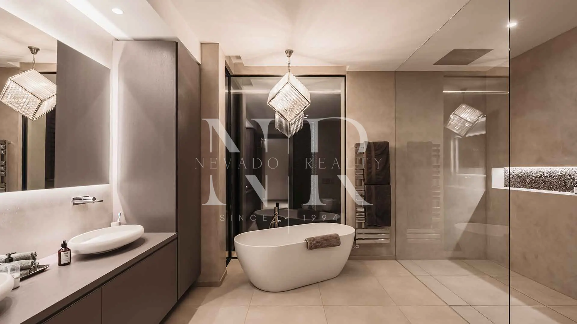 Villa en Urbanización El Madroñal con vistas panorámicas al mar en venta