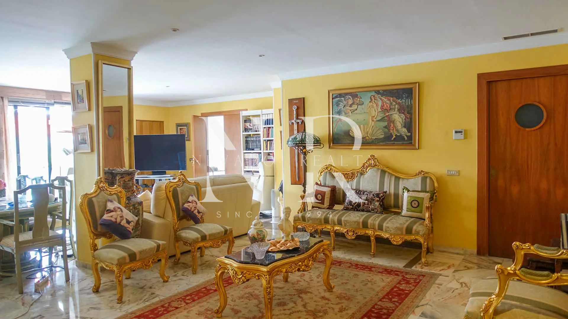 Bureau dans l'Avenida Ricardo Soriano à côté de Milla de Oro à vendre