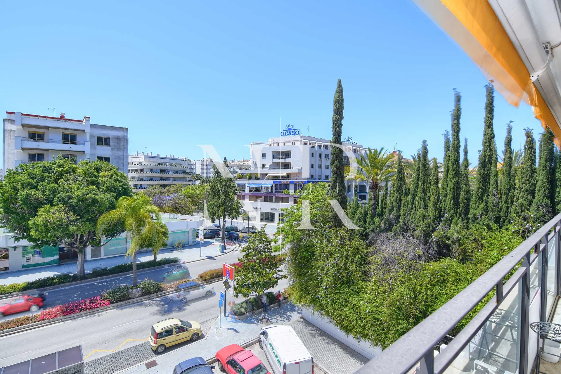 Bureau dans l'Avenida Ricardo Soriano à côté de Milla de Oro à vendre