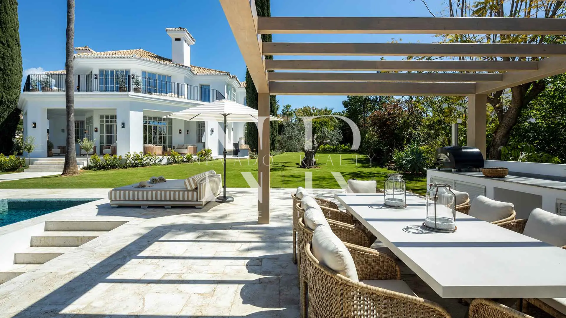 Villa entièrement rénovée à Nueva Andalucía à vendre