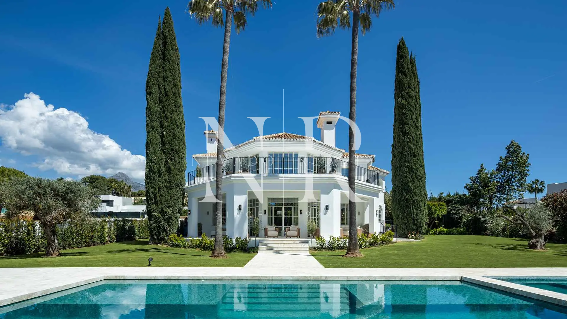 Villa entièrement rénovée à Nueva Andalucía à vendre