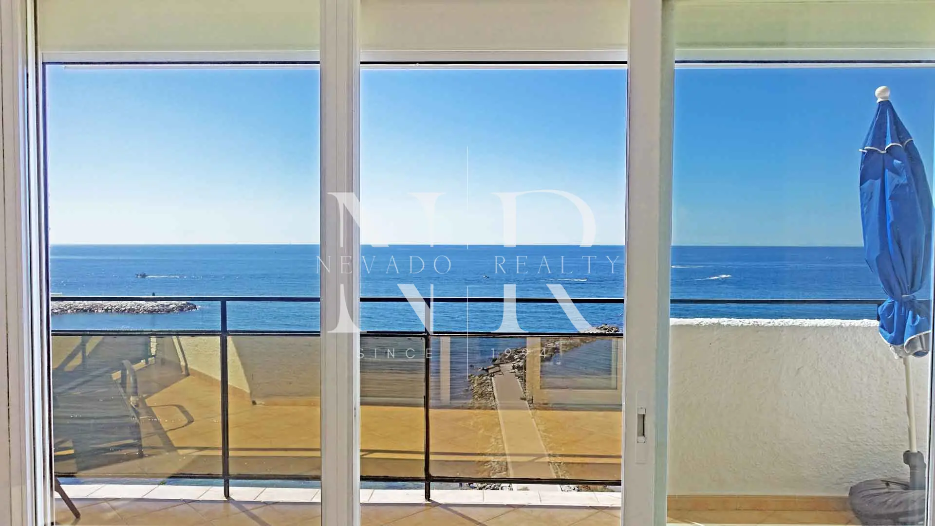 Frontline beach flat for sale in Marbella Centro