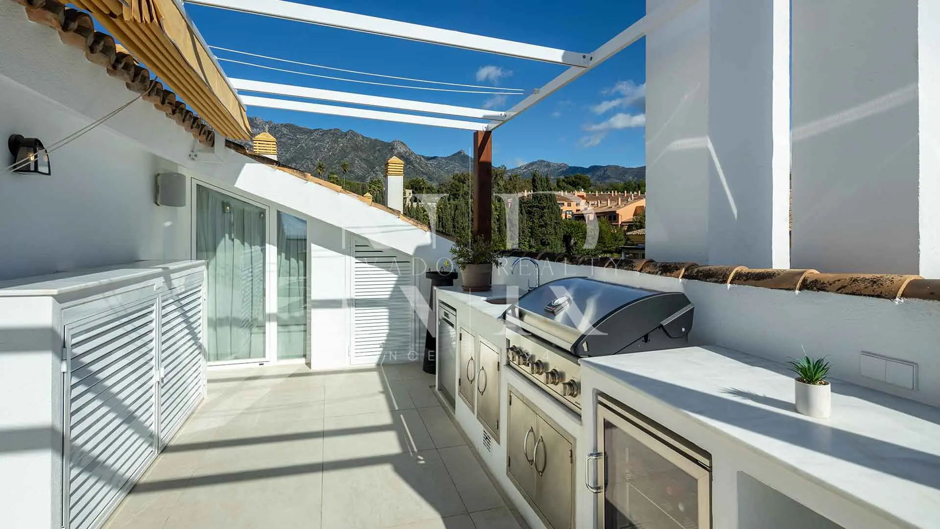 Completely renovated penthouse in Urbanization Costa Nagüeles II for sale