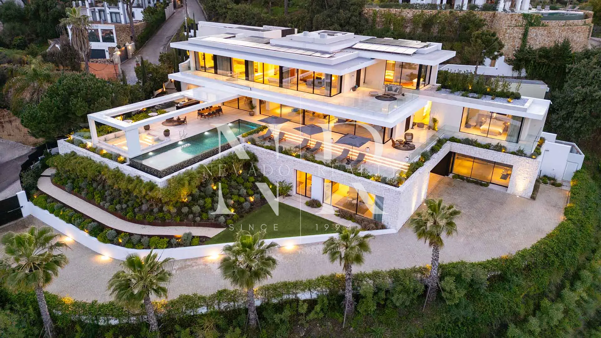 Villa in Urbanization El Madroñal with panoramic views for sale