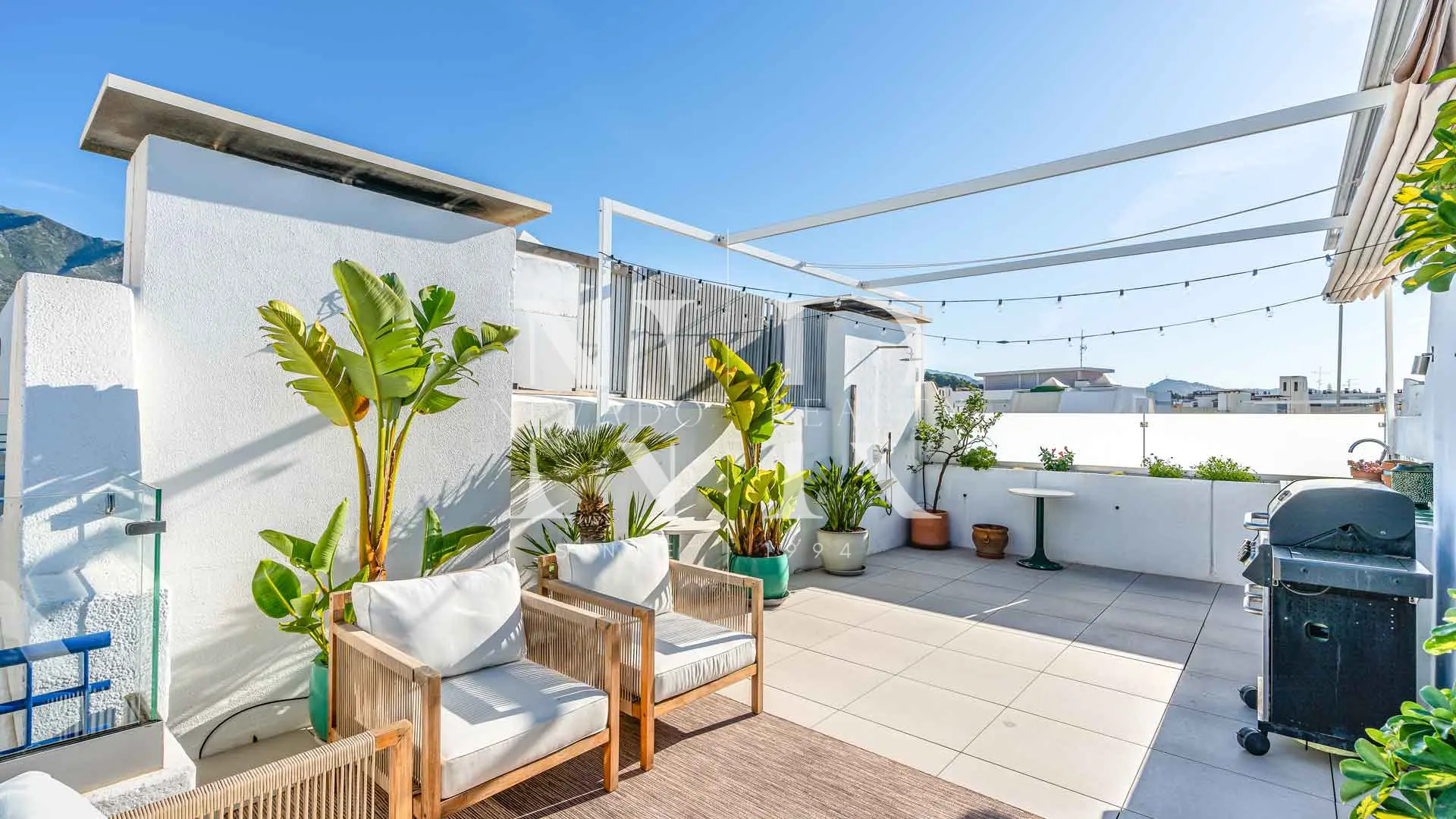 Penthouse in Marbella House urbanization with sea views for sale