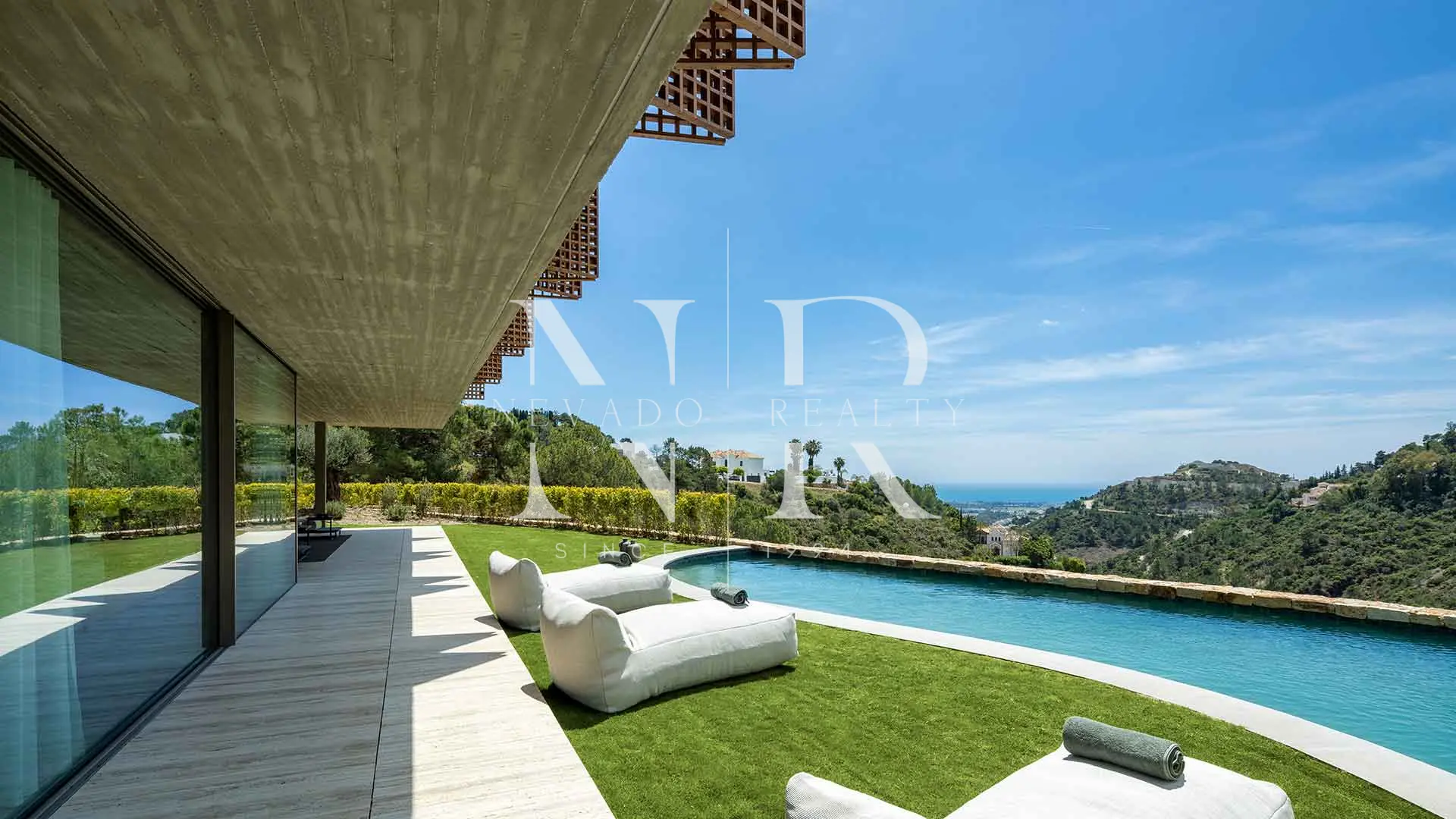 Villa à El Madroñal avec vue panoramique sur la mer et les montagnes à vendre