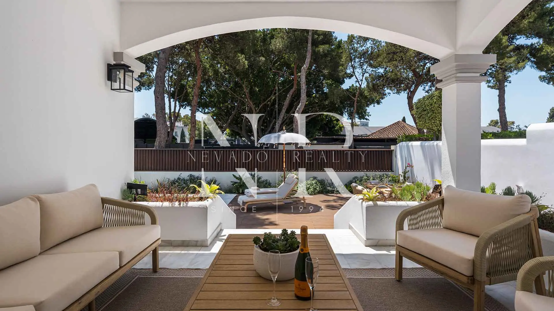 Completely renovated villa in the Altos del Rodeo residential area for sale