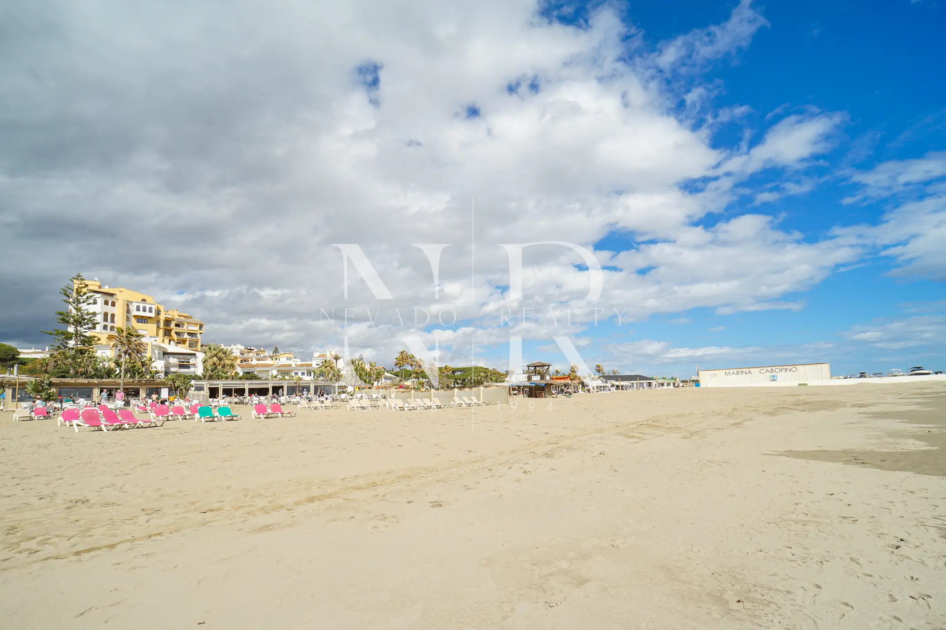 Villa entièrement rénovée à vendre à Elviria