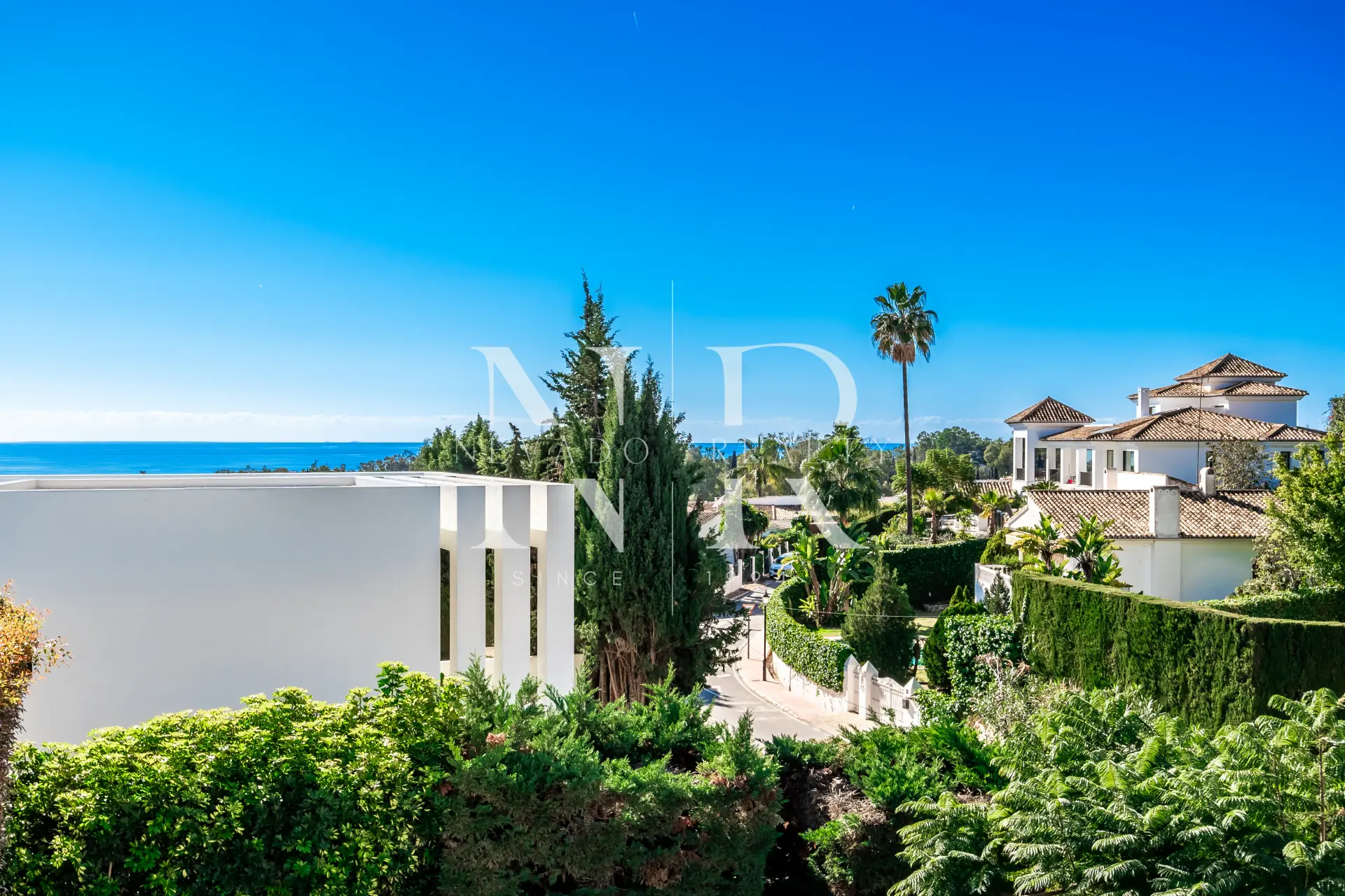 Villa entièrement rénovée à vendre à Elviria