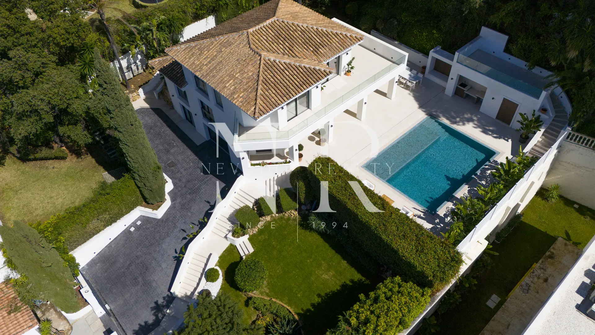 Villa entièrement rénovée à vendre à Elviria