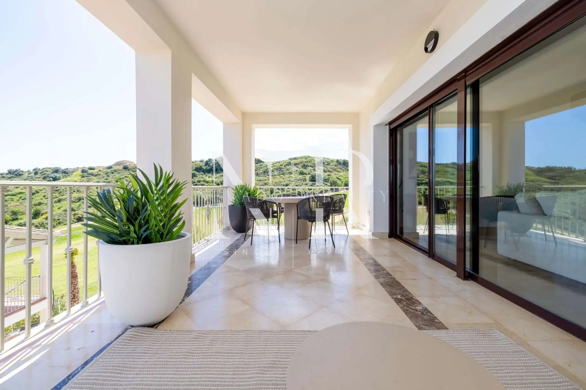 Maison mitoyenne à Estepona Ouest en première ligne de golf à vendre