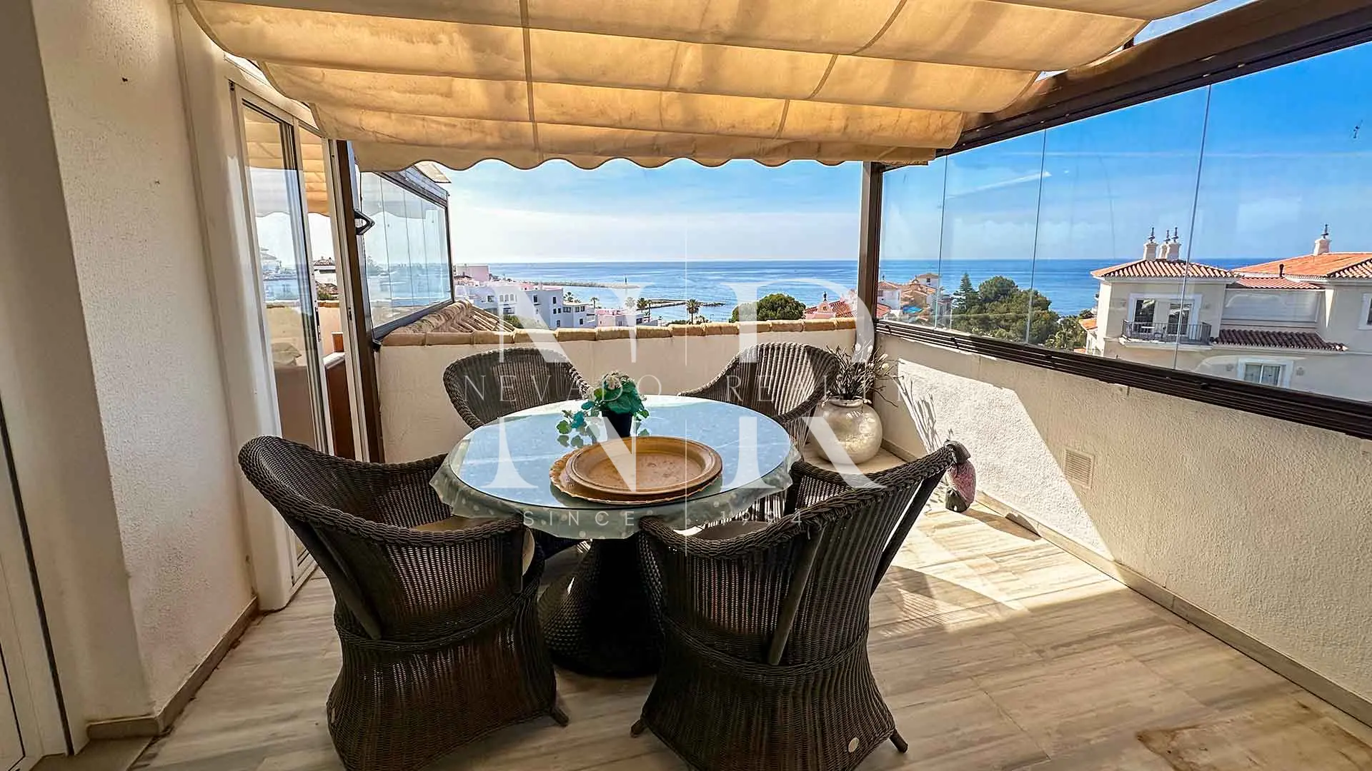 Atico con impresionantes vistas al mar en el corazon de Puerto Banus