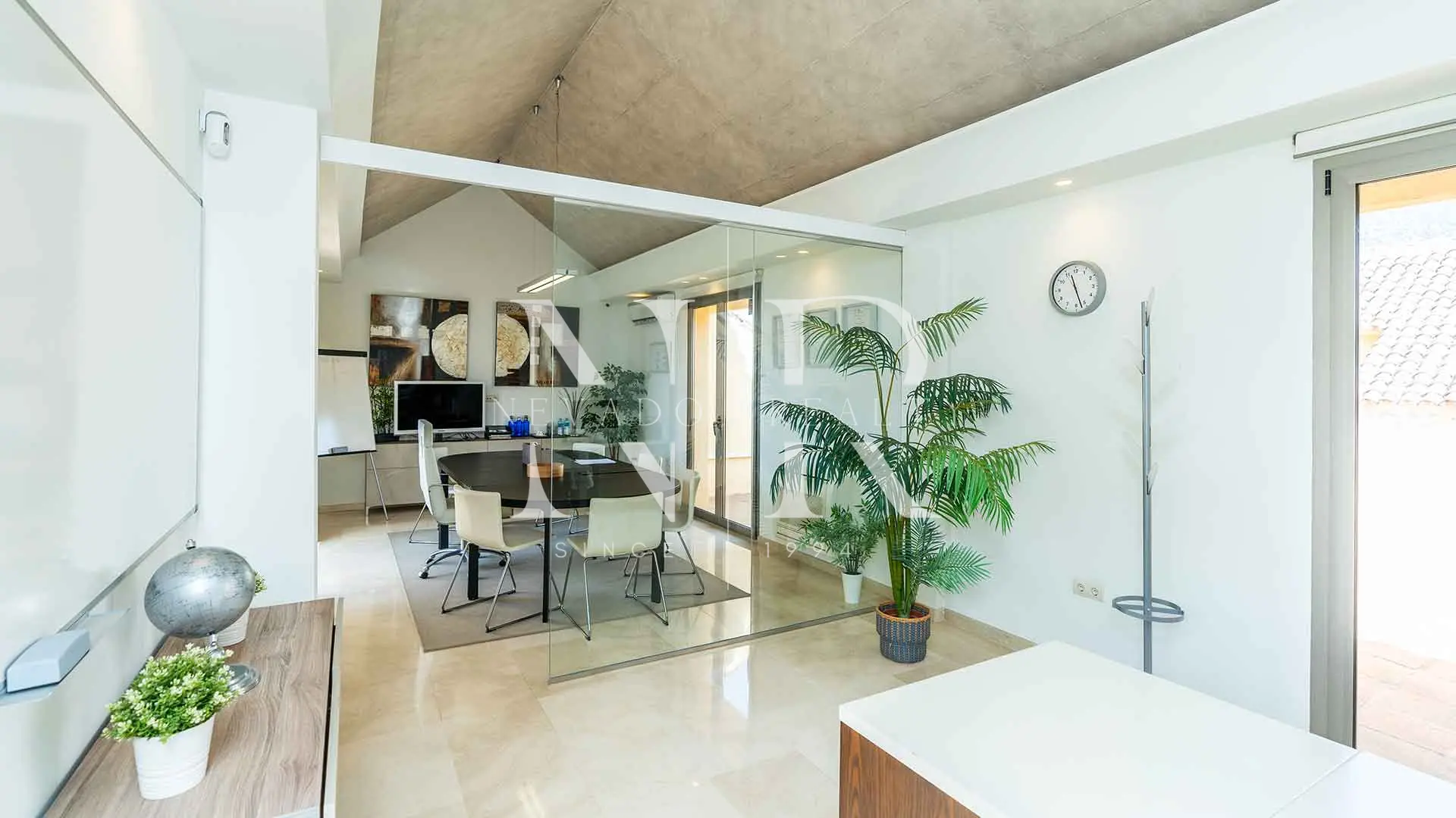 Oficina en Edificio Camoján con vistas al mar en venta