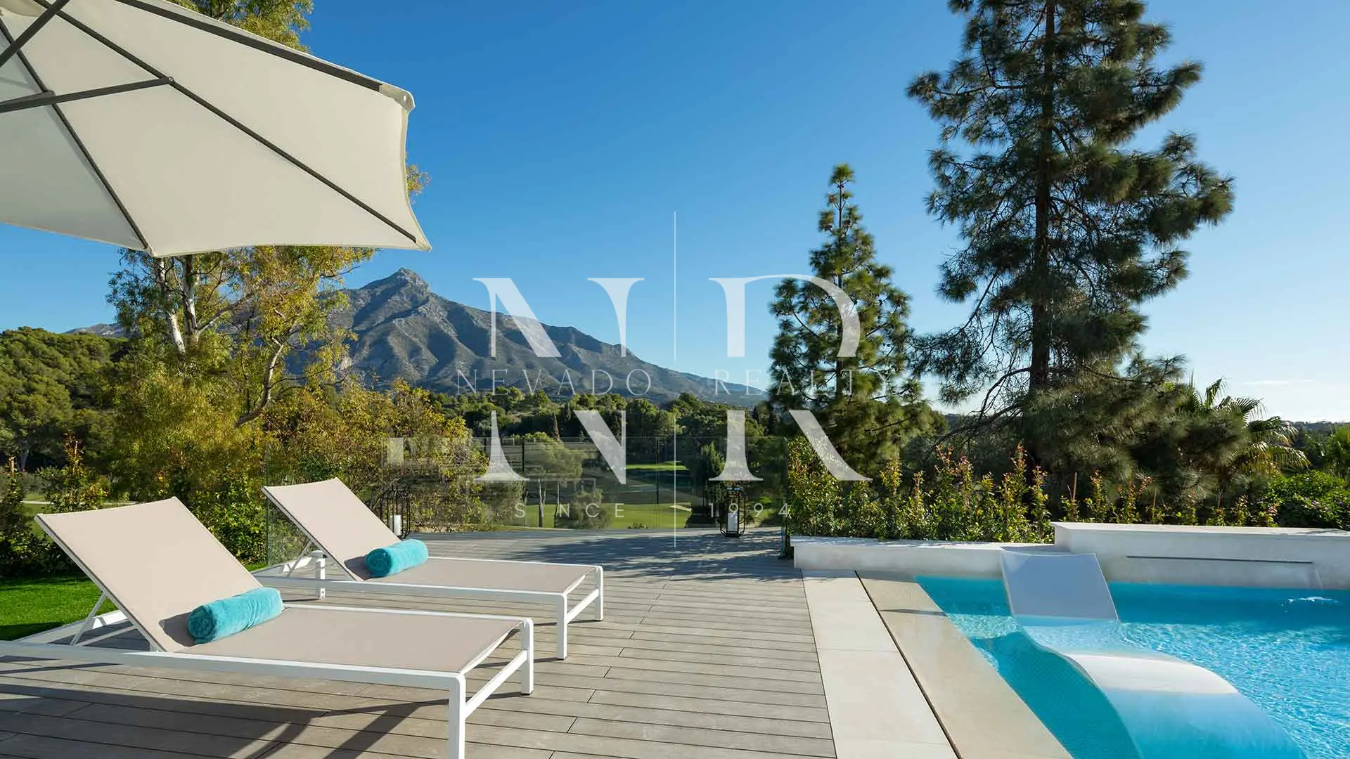 Villa en Aloha en primera línea de golf en venta