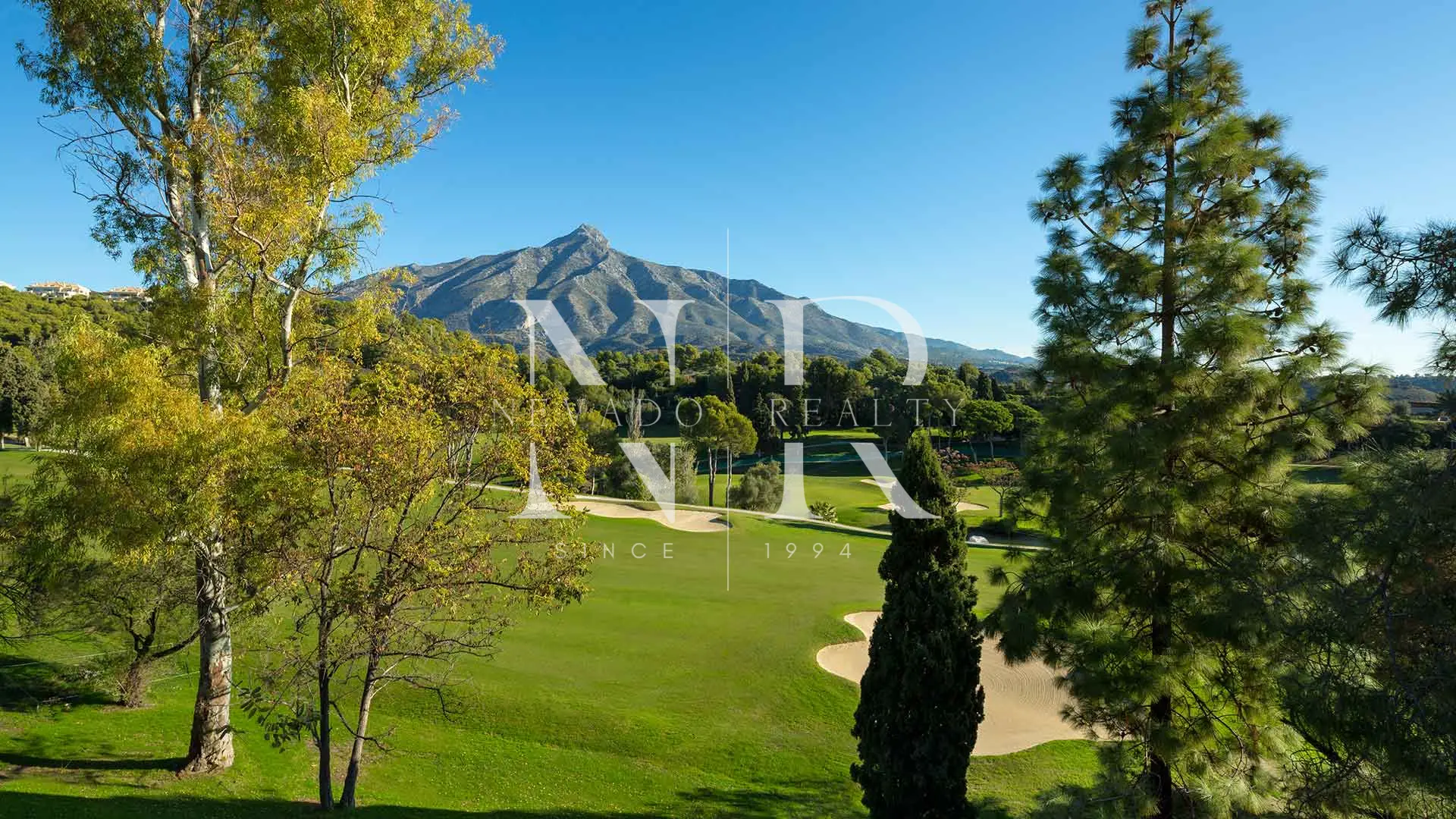 Villa en Aloha en primera línea de golf en venta