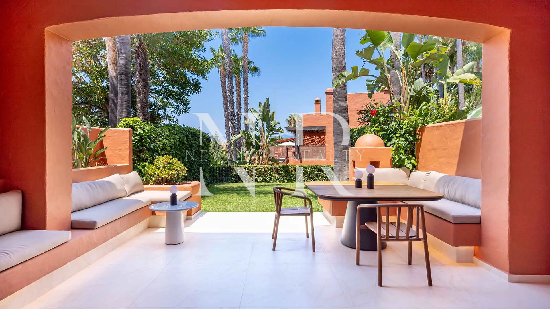 Maison mitoyenne entièrement rénovée à vendre dans le lotissement Monte Marbella Club