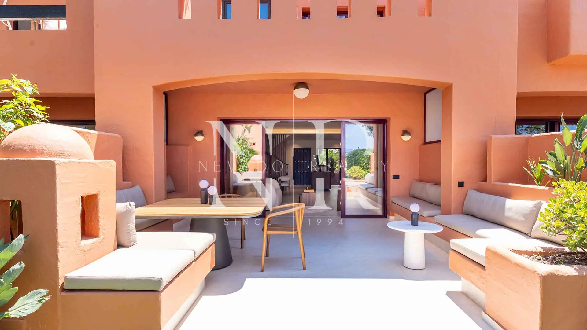 Maison mitoyenne entièrement rénovée à vendre dans le lotissement Monte Marbella Club