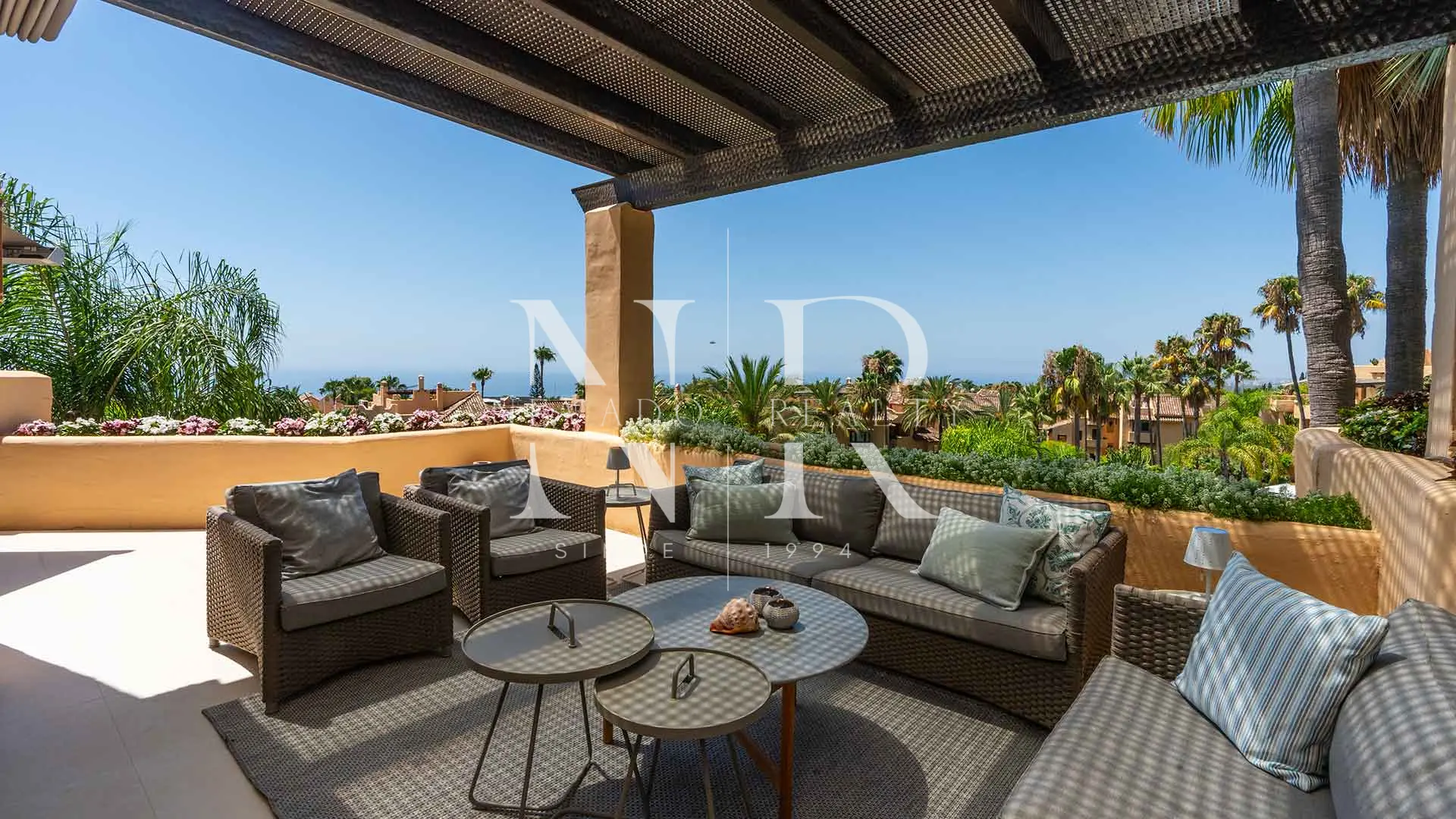 Ático en Urbanización Mansion Club con vistas panorámicas al mar en venta